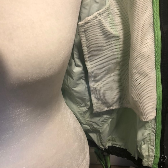 L. L. Bean windbreaker size small ladies - Picture 4 of 5